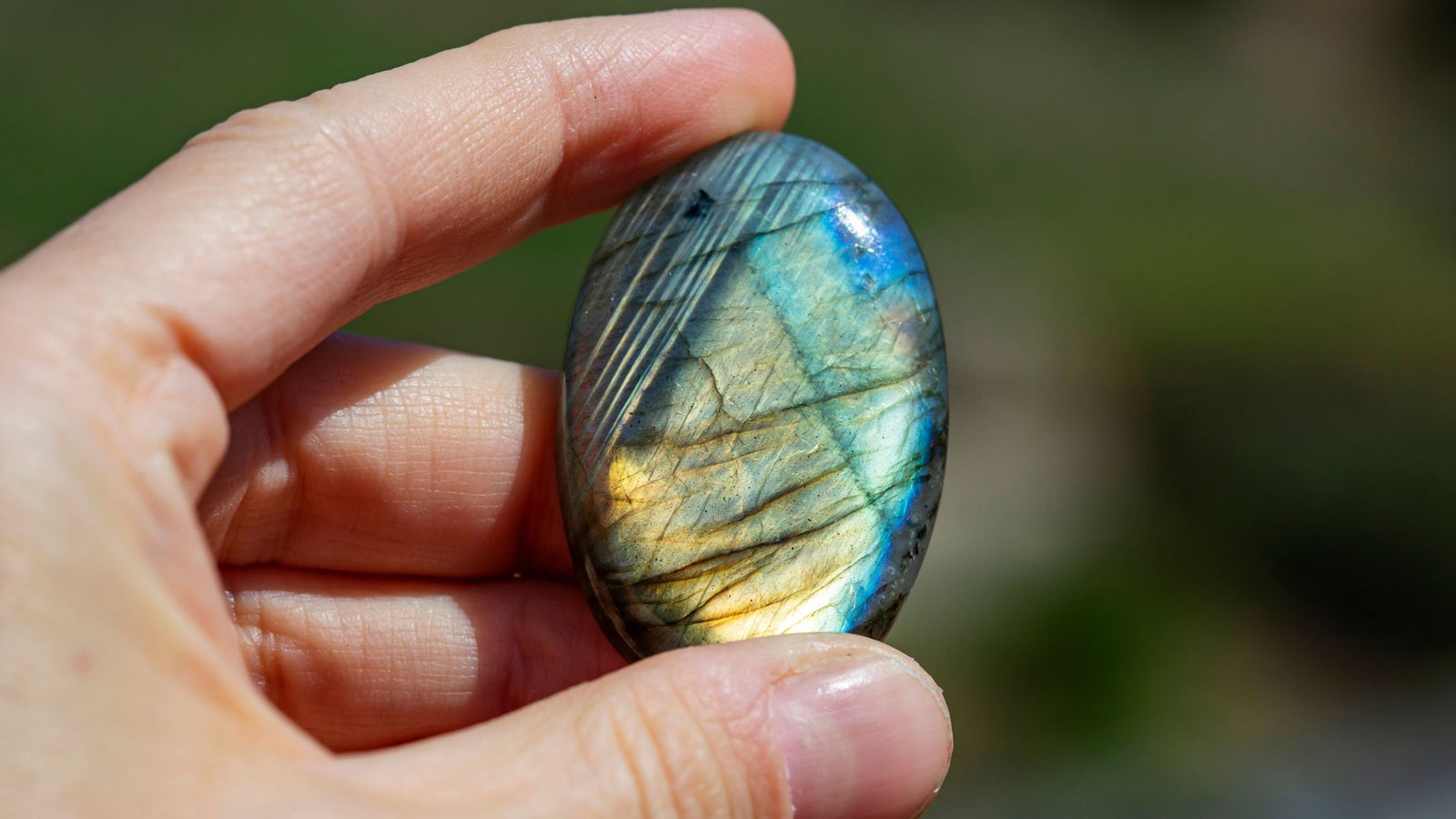 Labradorite : Meaning, Healing Properties & Uses