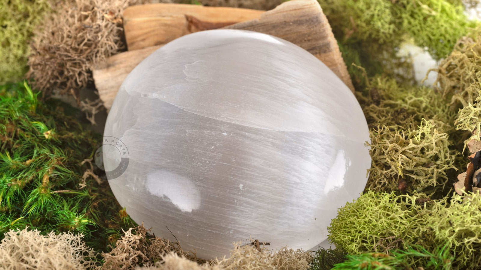 Selenite: Meaning, Healing Properties & Uses