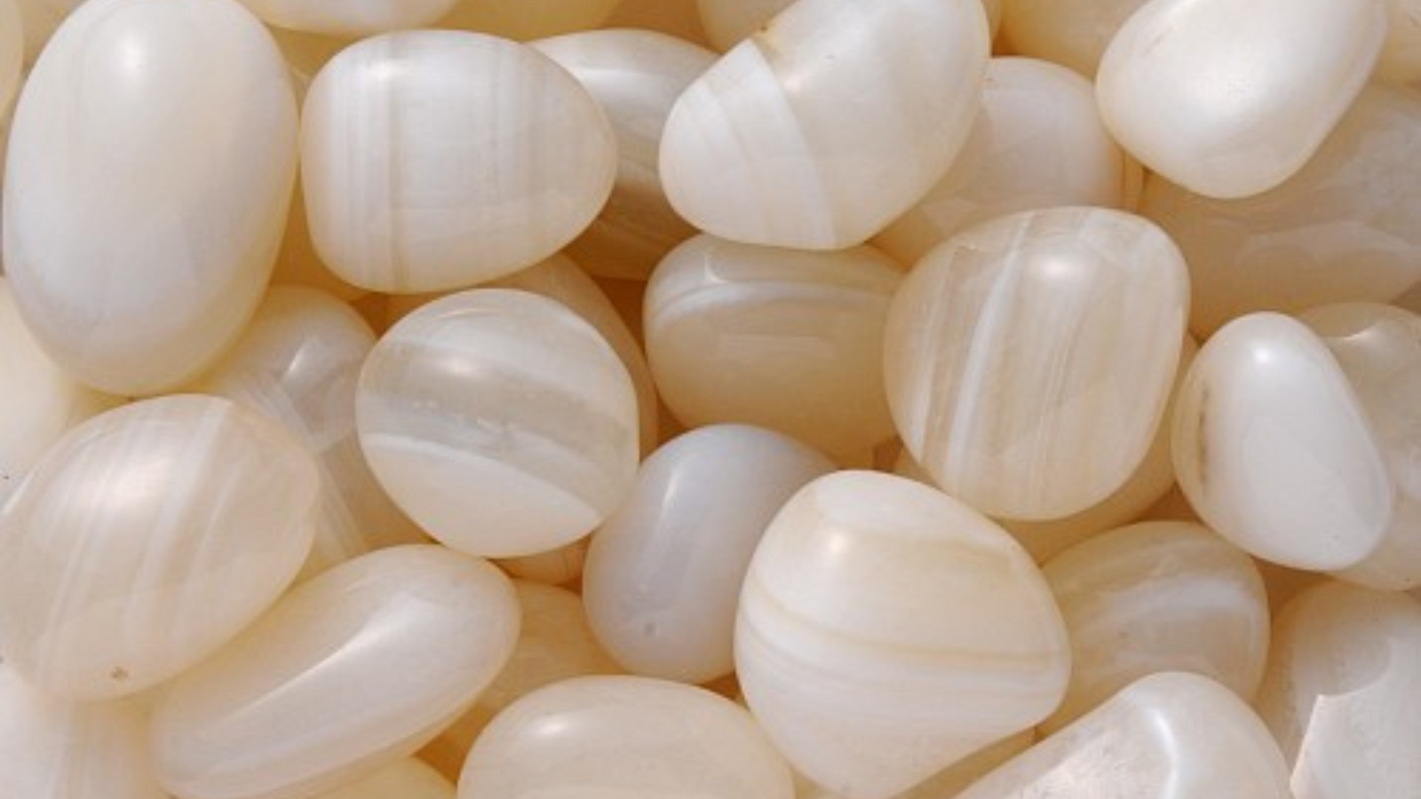 White Agate Meanings, Uses, & Properties