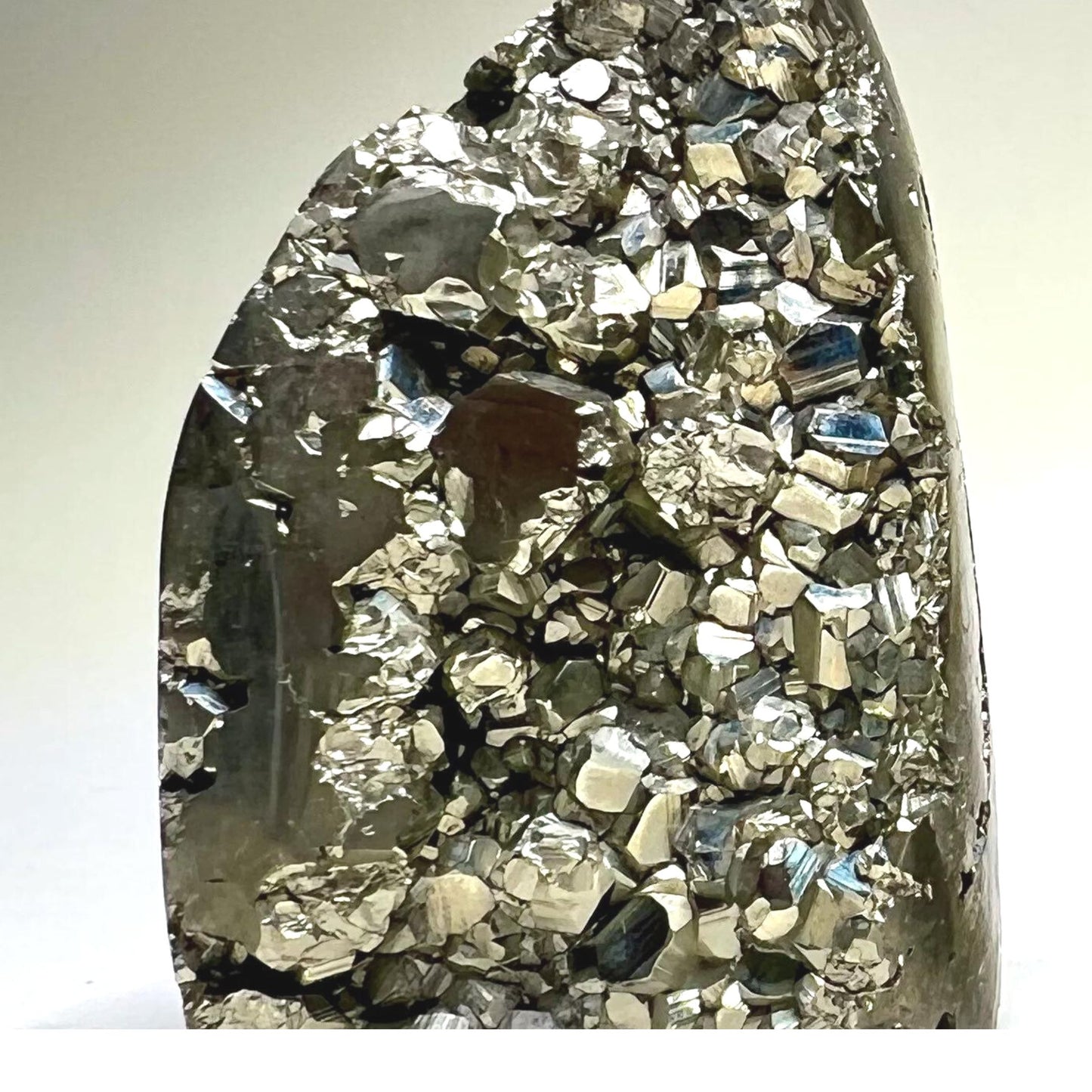 PYRITE FREEFORM FOR ATTRACTING MONEY